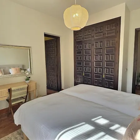 Paradis, Pool, Jacuzzi, Gym And Sauna Just 30 Minutes From Malaga! Деревянный коттедж *