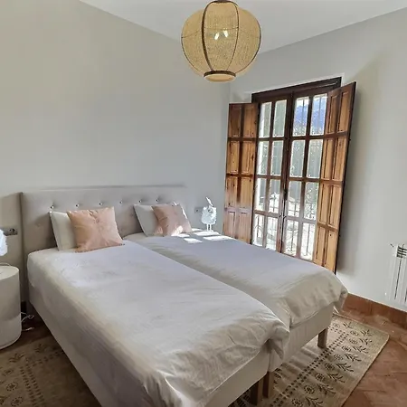 Paradis, Pool, Jacuzzi, Gym And Sauna Just 30 Minutes From Malaga! Деревянный коттедж Антекера