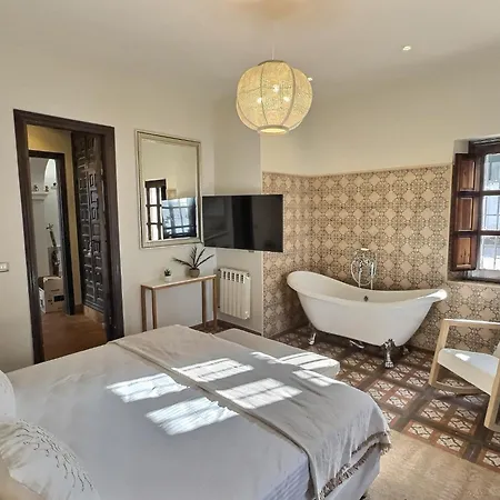 Paradis, Pool, Jacuzzi, Gym And Sauna Just 30 Minutes From Malaga! * Антекера