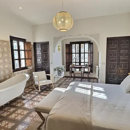 Paradis, Pool, Jacuzzi, Gym And Sauna Just 30 Minutes From Malaga!