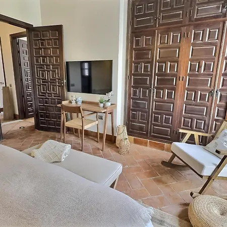 Деревянный коттедж Paradis, Pool, Jacuzzi, Gym And Sauna Just 30 Minutes From Malaga!