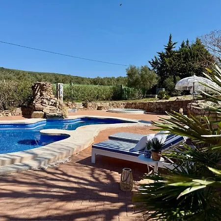 Paradis, Pool, Jacuzzi, Gym And Sauna Just 30 Minutes From Malaga! *