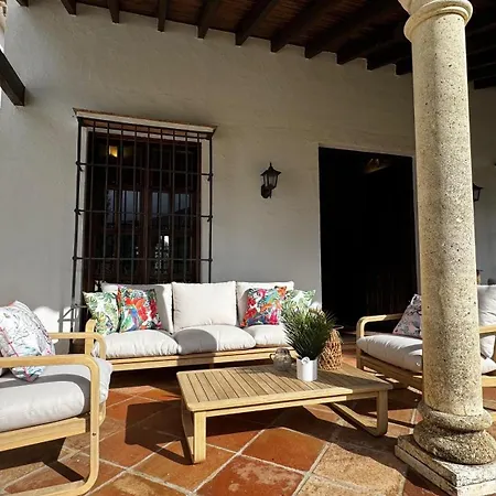 Paradis, Pool, Jacuzzi, Gym And Sauna Just 30 Minutes From Malaga! Деревянный коттедж