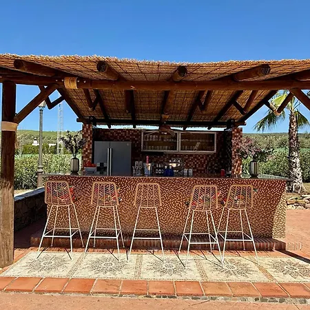 Деревянный коттедж Paradis, Pool, Jacuzzi, Gym And Sauna Just 30 Minutes From Malaga! *