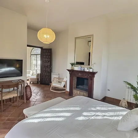 Деревянный коттедж Paradis, Pool, Jacuzzi, Gym And Sauna Just 30 Minutes From Malaga! Антекера