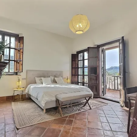 Деревянный коттедж Paradis, Pool, Jacuzzi, Gym And Sauna Just 30 Minutes From Malaga!