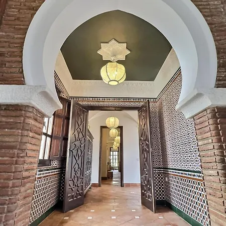 Деревянный коттедж Paradis, Pool, Jacuzzi, Gym And Sauna Just 30 Minutes From Malaga! Антекера