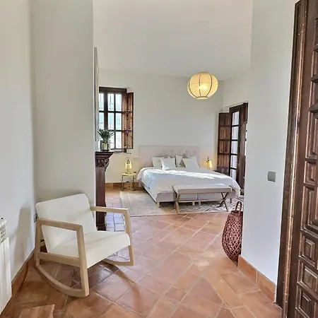 Деревянный коттедж Paradis, Pool, Jacuzzi, Gym And Sauna Just 30 Minutes From Malaga! *