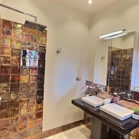 Деревянный коттедж Paradis, Pool, Jacuzzi, Gym And Sauna Just 30 Minutes From Malaga!